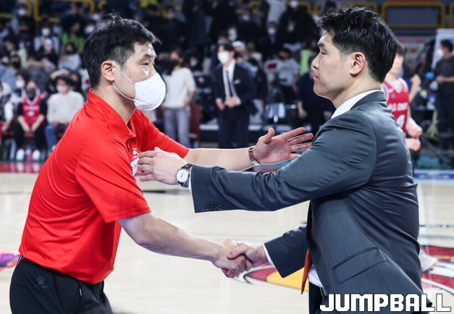 韩国男篮历届最高乘数第4位LG vs 现代摩比斯结果88比83