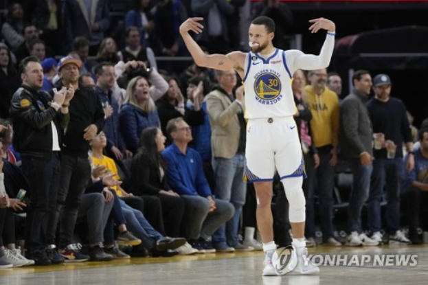[NBA] ‘<b>커리 39점</b>·풀 4Q 13점 <b>폭발</b>’ GSW, NOP 상대로 역전승…서부 6위...