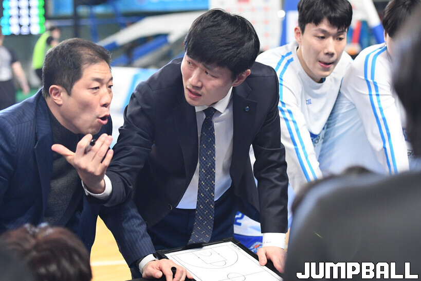 강혁 <b>감독대행</b>, “내가 먼저 반성”…<b>김효범 감독대행</b>, “좋은 경기 했다”