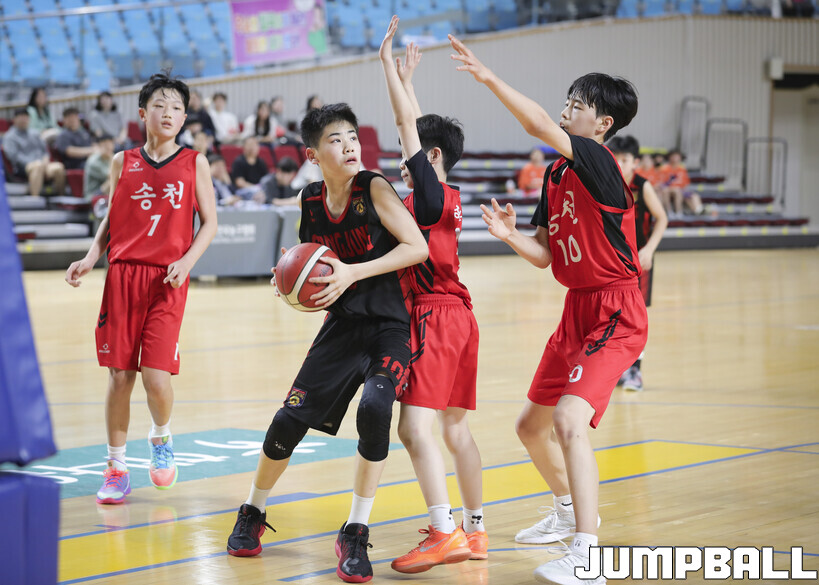 [화보] 아이에스동서 제25회 협회장배 전국초등농구대회 전주송천초와 ... - 뉴스 썸네일 이미지