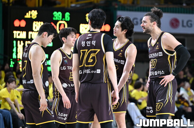 '1위 최초 스윕패 위기' LG, 2002~2003시즌 4강 PO 재현 가능할까? - 뉴스 썸네일 이미지