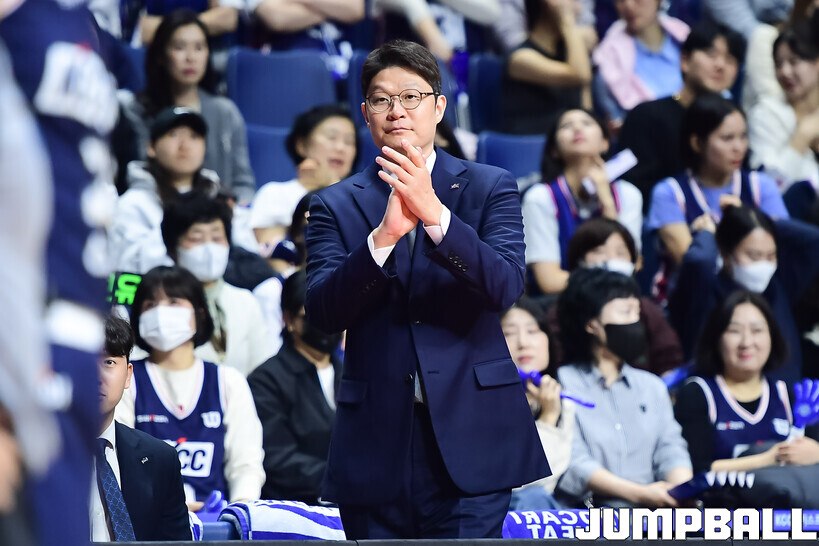 수비형 빅맨 대신 해먼즈? DB 이규섭 감독이 밝힌 이유 “혼자 뛸 때 생각했어, 수비 보완은 내 몫”