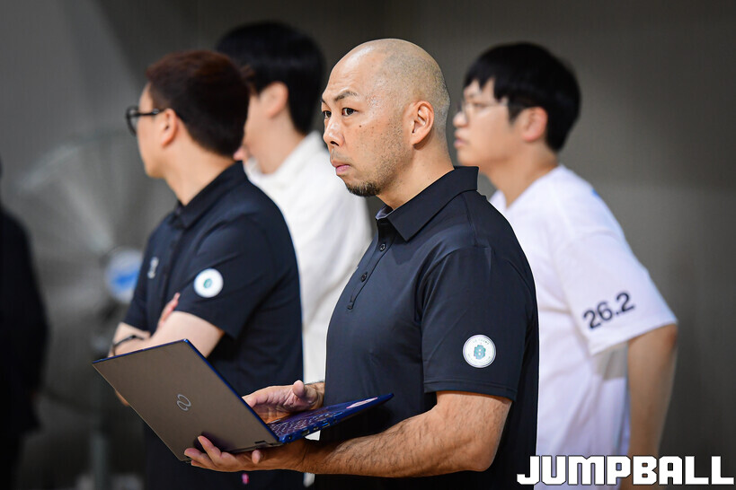 B리그 체력 코치가 KBL에 왔다! DB 합류한 켄고 트레이너 “선수단이 좀...