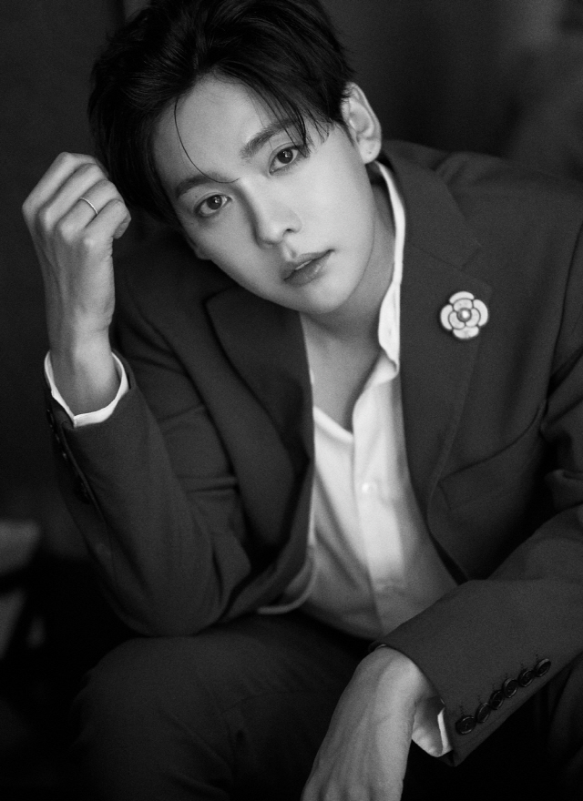 [인터뷰①] 위너 김진우 "첫 <b>솔로</b>, 새로 데뷔하는 기분…'얼굴천재' 이미...