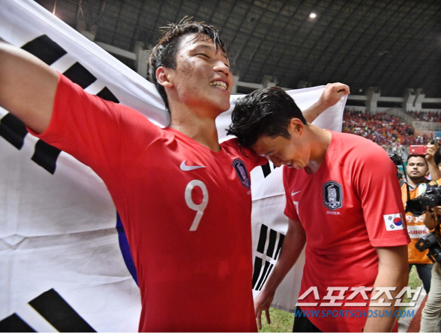 황희찬, 웨스트햄 <b>임대설</b>...<b>손흥민</b>과 EPL 맞대결 벌일까