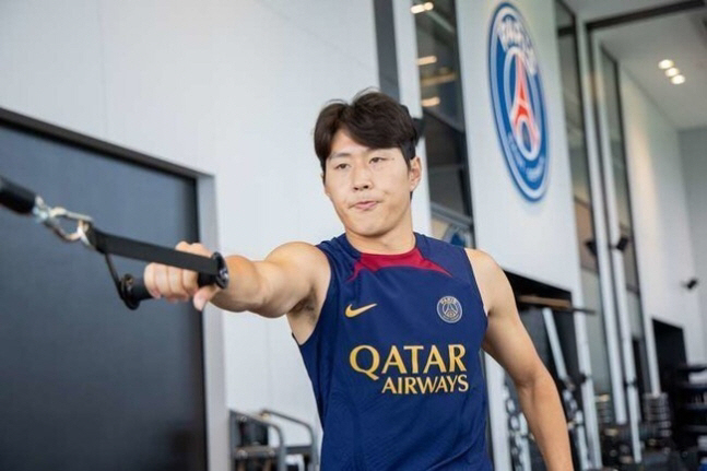 '허벅지 부상' <b>이강인</b>, 마침내 PSG 훈련 복귀→팀훈련까지 소화, '13일 결...