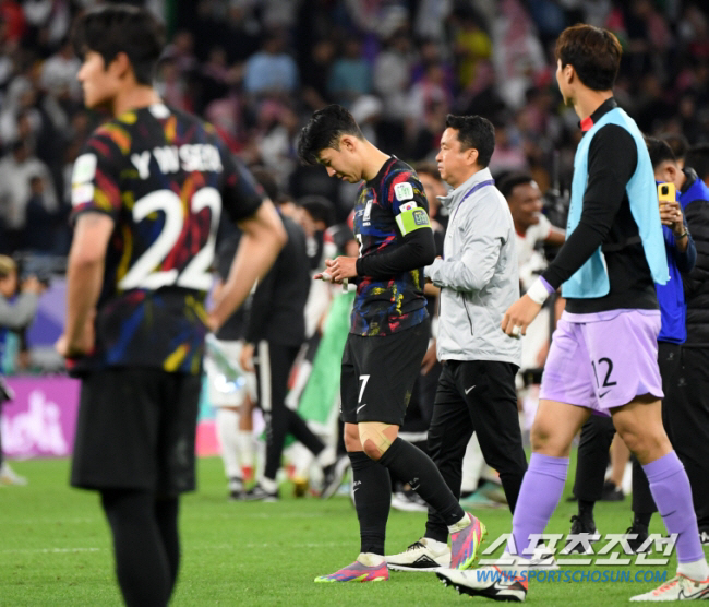 <b>축구협회</b>, 亞컵 유니폼 뒷돈 거래 논란 해명 "수량 부족 없었다"