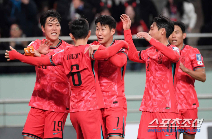 '태극마크 은퇴' 전격 철회한 SON의 진심 → 박지성 기성용 차두리 <b>조언</b>...