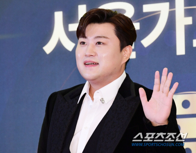 "일부 팬들의 의견" <b>김호중 팬덤</b>, 무작정 감싸기 <b>논란</b> '결국 사과'[SC이...