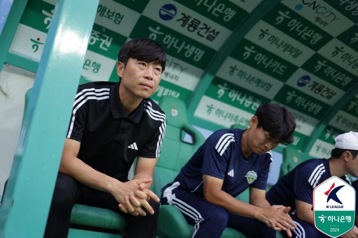 [현장인터뷰]김두현 감독 "전진성 갖춘 전진우, 마무리만 보완하면 더 ...