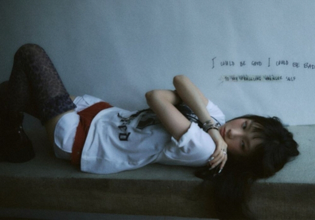태연 솔로컴백 파격컨셉사진 인스타업뎃