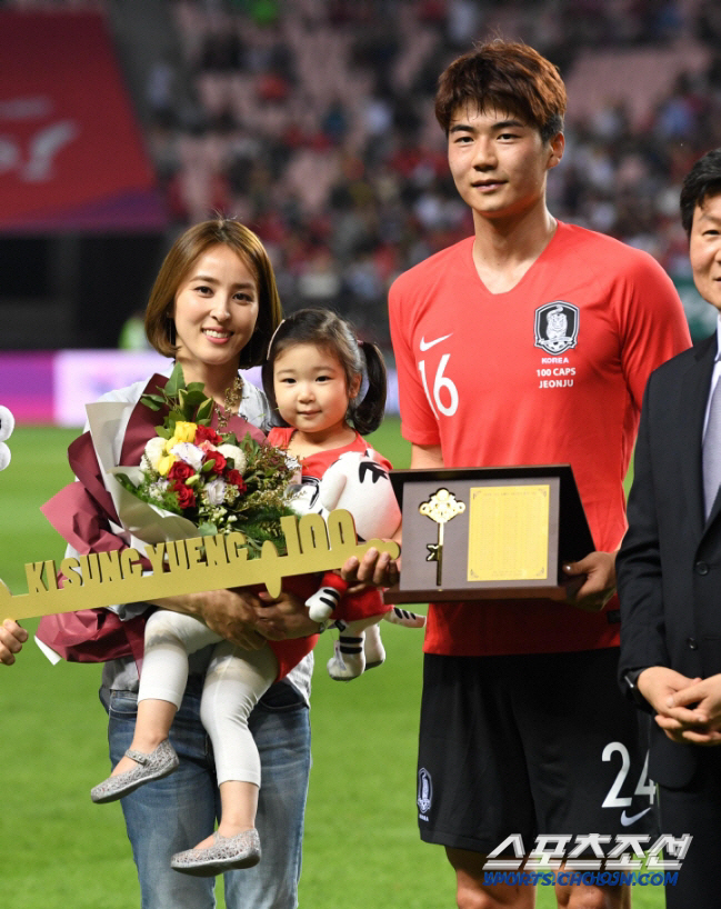 한혜진<b>기성용</b> 딸, <b>외모</b>에 재능있다더니..연예계 데뷔하나 "연기에 호...
