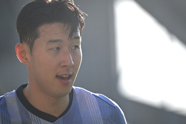 "진정한 캡틴 퍼포먼스" '2골 연출' 손흥민 향한 英 극찬, 감독도 '땡큐 SONNY'…리버풀전 "'찐' 결승전", 의지 충만