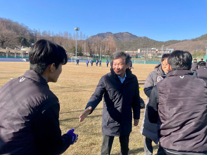 '<b>4선 도전</b>' <b>정몽규</b> 후보, KFA <b>회장</b> 선거 대세 잡았나…시도협회 등 축구...