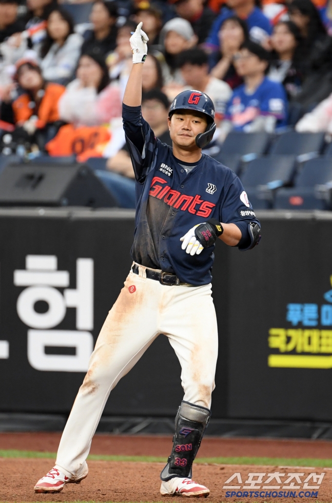 자2언츠 양보 못한다…손호영 개인 최다 5안타&amp;결승타 미쳤다! 롯데, 연장 혈투 끝 한화에 전날 패배 설욕 [대전 리뷰]