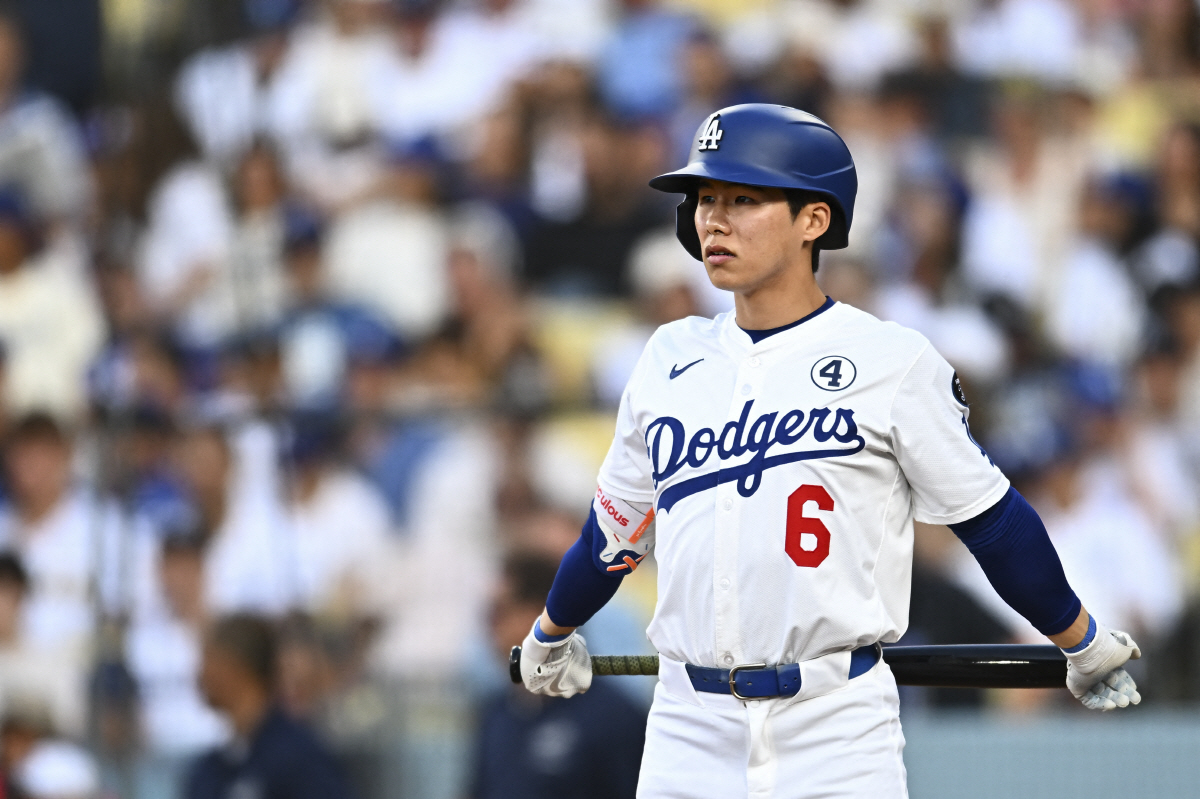 '오늘은 또 무슨 역사를 쓸까' MLB 최초기록, 미국을 흥분시킨 <b>김혜성</b>. ...