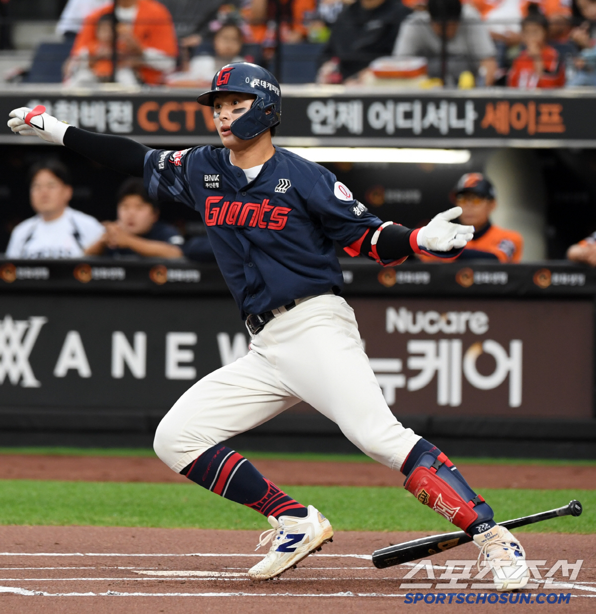 롯데 초비상! <b>윤동희</b>까지 빠졌다…"<b>대퇴부</b> 근육 부분 손상, 2주 후 재검...