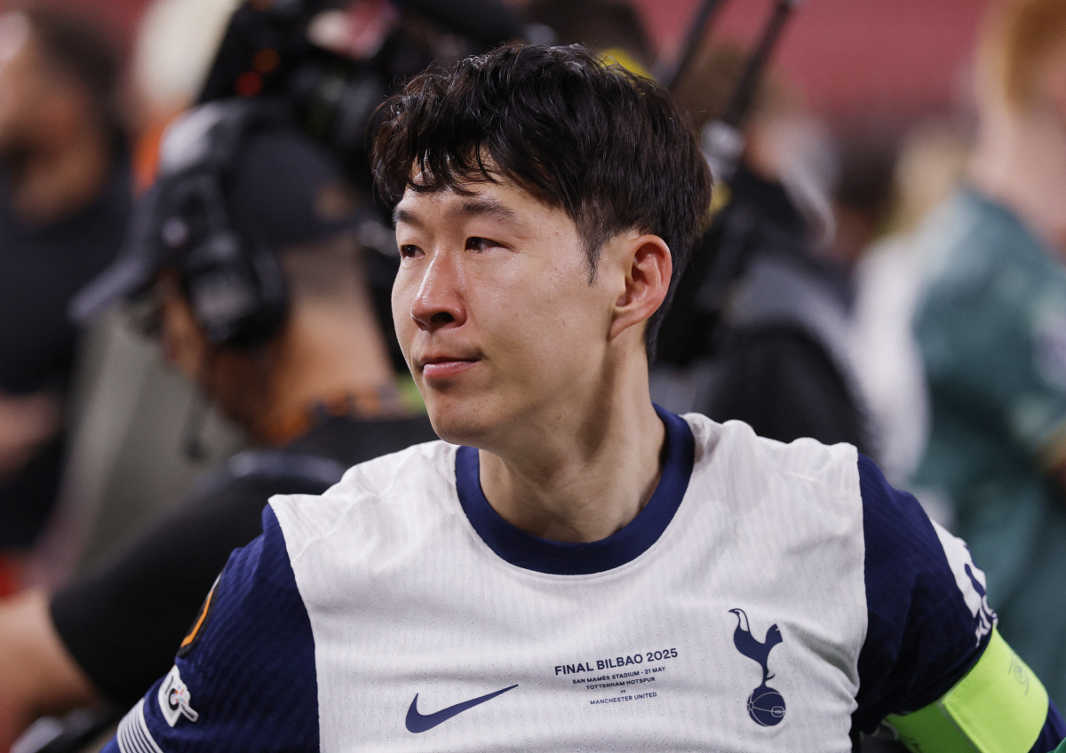 'UEL 우승' <b>손흥민</b> 심경에 도대체 무슨 일이?...1티어 기자 폭로 "떠날 것...