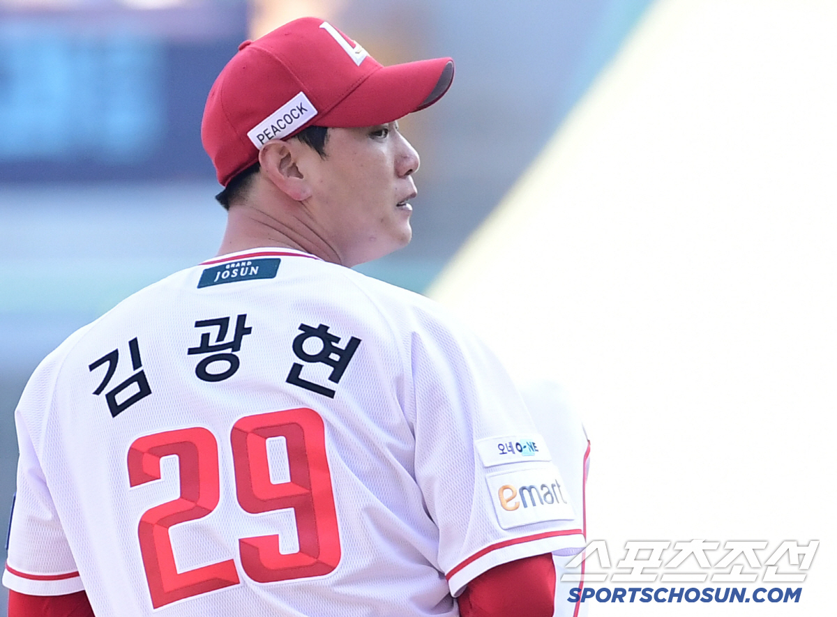 부담 갖고 던져라! 이숭용 특명, <b>김광현</b> 어깨 무겁다 → SSG, '<b>추신수</b> 은...