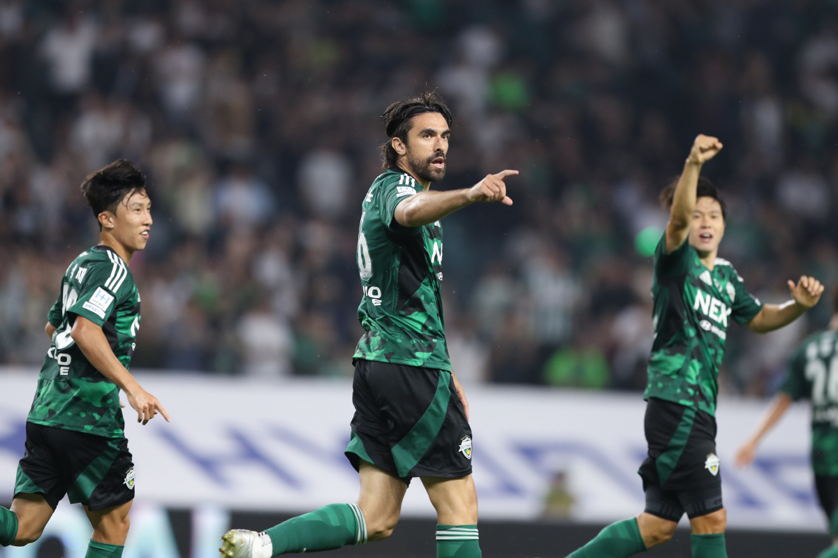 [전주 리뷰]'0:2→3:2' 이것이 선두의 저력! <b>전북</b>, 수원FC에 <b>극장승</b>! '15G...