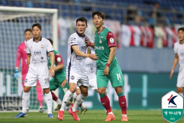 &apos;주민규-김경준 골대 강타+이순민 퇴장&apos; 대전-김천, 0-0 무[현장 리뷰]