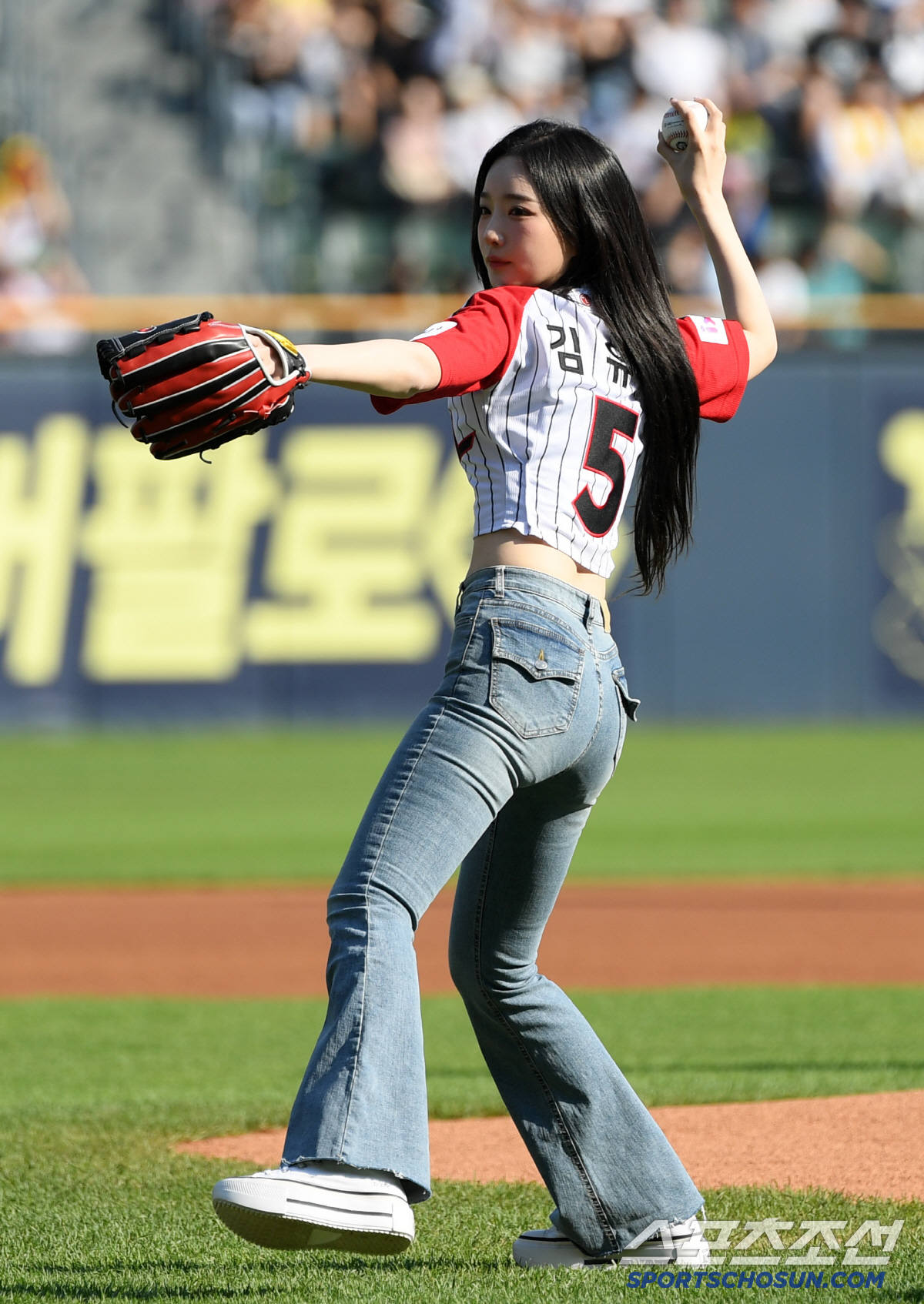 [포토] <b>트리플에스 유연</b> '힘찬 <b>시구</b>'