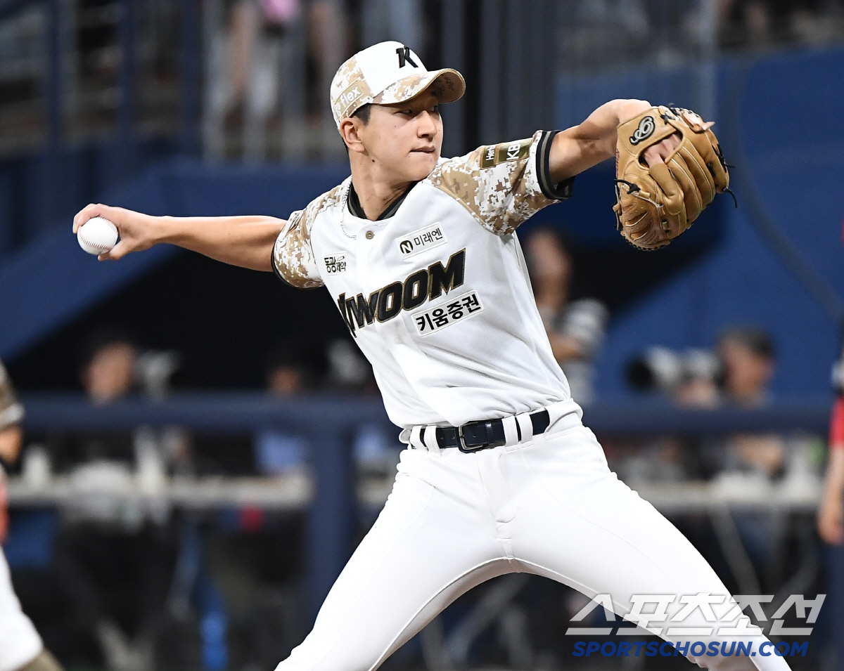 '캡틴 <b>송성문</b>, 기적의 8회 <b>역전</b> 결승 <b>투런포</b> 작렬' 키움, 갈 길 바쁜 삼...