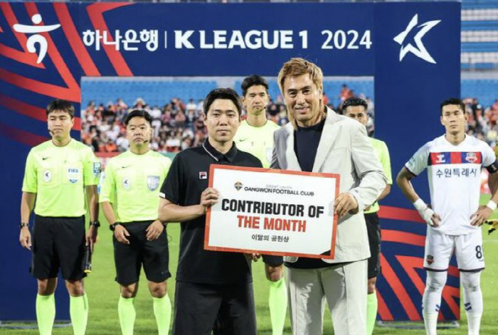 "드릴 말씀이 있습니다.오늘 떠나는 김찬우 A팀 매니저에게 감사를 전합...