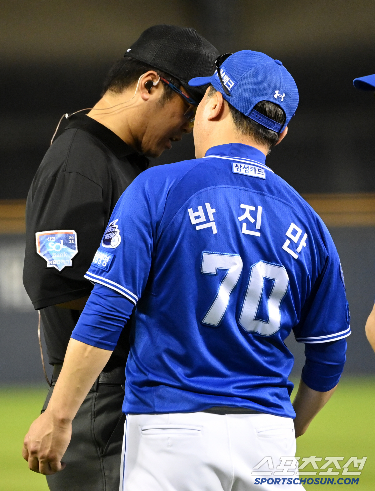 '류지혁은 스윙, 김재환은 노스윙?' 3루심 향해 돌진한 '순둥이' 박진만...