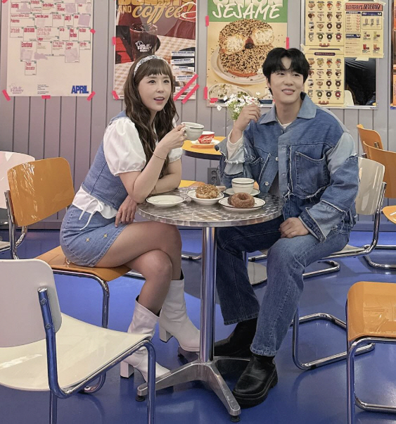 [단독] '<b>신지</b> 예비신랑' <b>문원</b>, <b>돌싱</b> 고백…김종민-빽가 "둘의 사랑이 중...