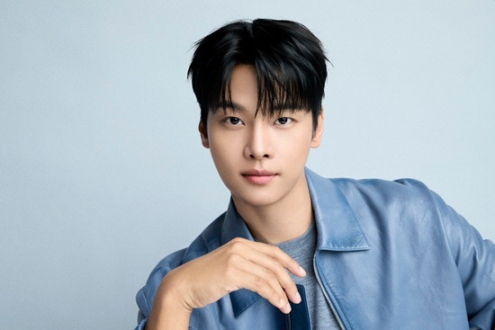 ‘<b>노무사 노무진</b>’ 차학연 “‘케데헌’ 한복+동양풍, 빅스(VIXX) 안 떠올...