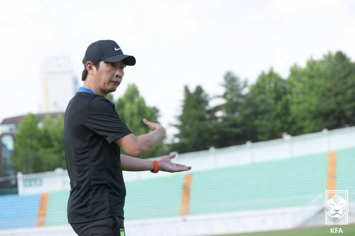 [현장인터뷰]"우리도 우승이 목표" 동아시안컵 포부 밝힌 <b>신상우 감독</b>....