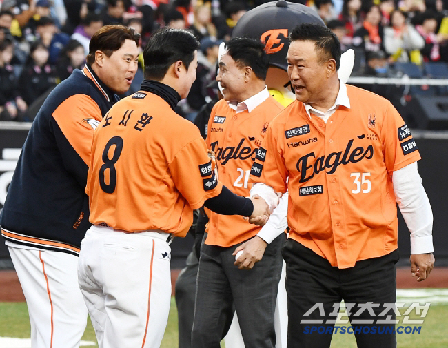 '철통 보안' <b>올스타전</b> 시구 누구야! → 또 한화 <b>레전드</b>? 연예인 아니면...
