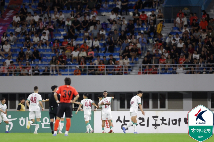 [K리그1 종합리뷰]무려 21경기 무패...후반에만 3골을 넣은 '괴력' <b>전북</b>...