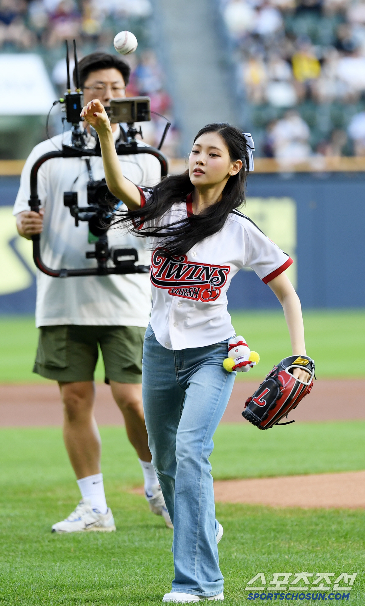 [포토] <b>베이비돈크라이 이현</b> '<b>시구</b> 요정'