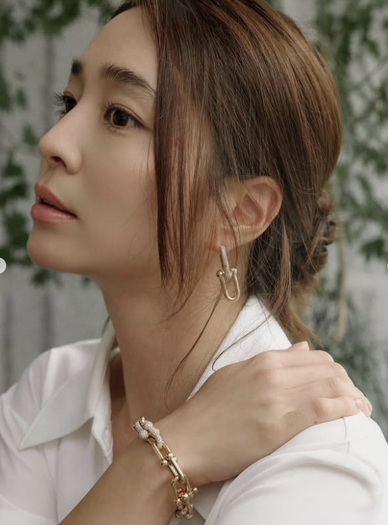 '이병헌' <b>이민정</b>, 모기 자국도 그대로…무보정 <b>화보</b> 실수로 공개 "잘...