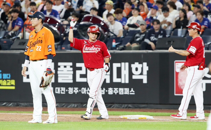 '<b>류현진</b> 충격 강판 → <b>김광현</b> 6이닝 2실점 <b>완승</b>' 빅매치에서 깨어난 SSG...