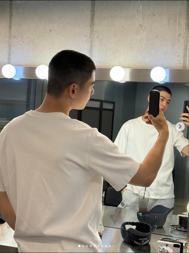 삭발해도 흔들림없는 잘생김의 은우님