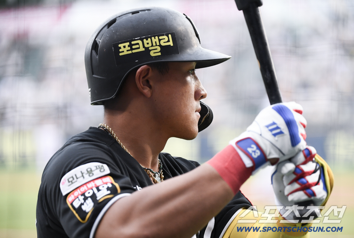 "한화·KIA 선수였다면" 1위-1위-1위-1위, 규정타석 채운 <b>괴물</b> 신인 위력...