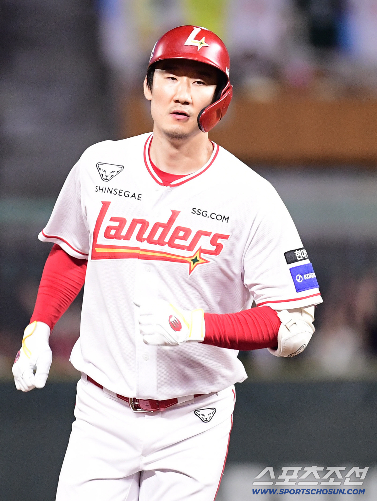 [포토] <b>오태곤</b> '대타로 나서 역전 3점 <b>홈런</b>포'
