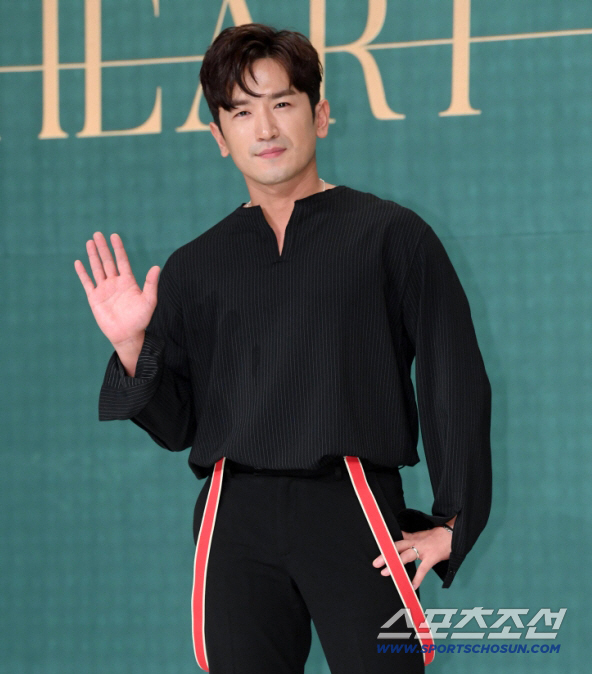 이민우, '<b>이민정</b> 닮은꼴' 싱글맘 예비신부 <b>공개</b> "3개월만 임신→생활고...
