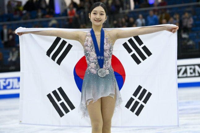 女 피겨 <b>신지아</b>, '<b>시니어 데뷔전</b>' 챌린저 대회서 <b>동메달</b> 획득