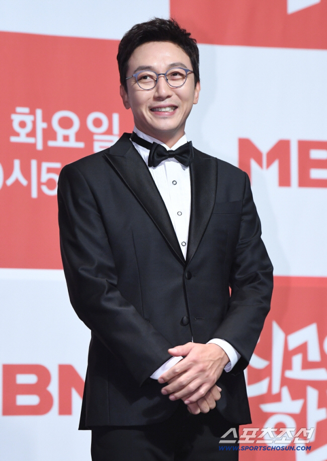 탁재훈, 이혼 11년 만에 '열애 <b>고백</b>'…"내 여친 리미"