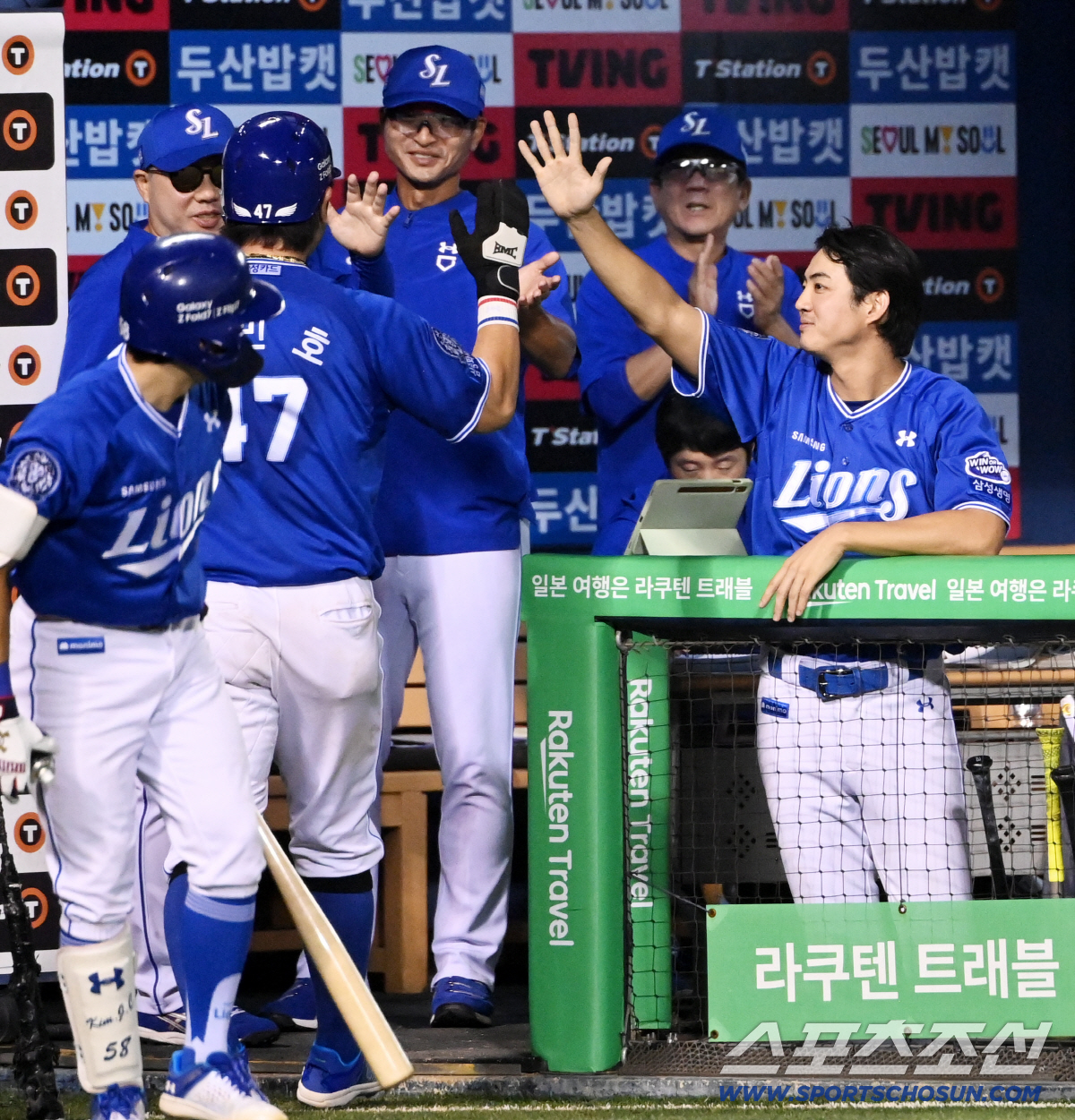 [포토] <b>강민호</b>, 역대 최고령 <b>1000득점</b> 달성