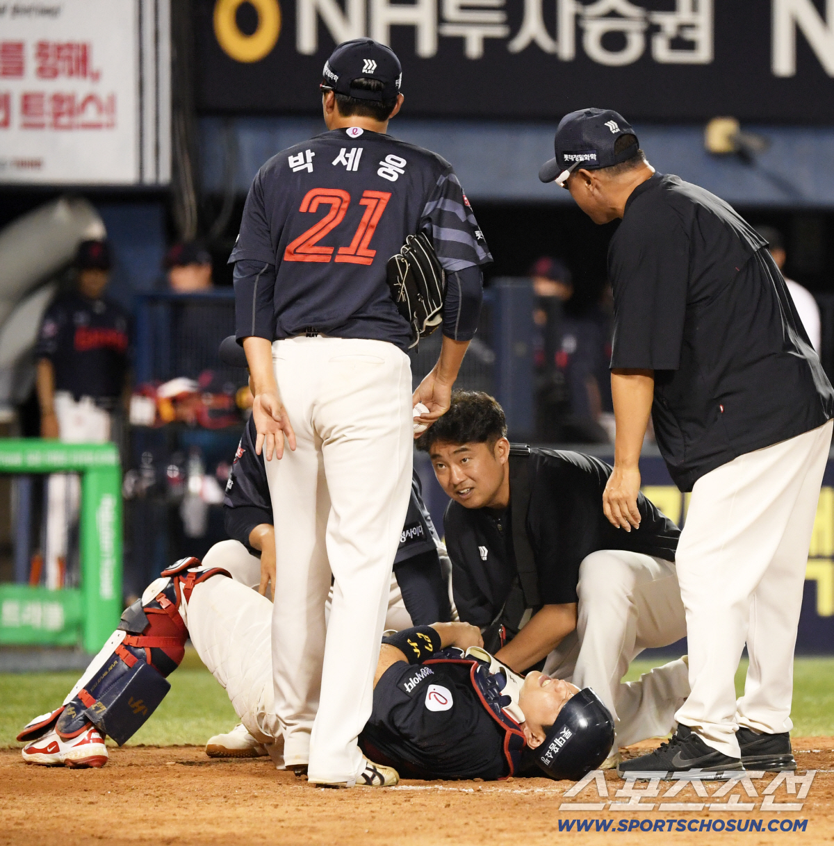 [포토] 쓰러진 <b>유강남</b>