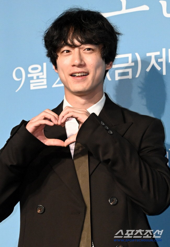 [SC이슈] <b>사카구치 켄타로</b>, 연상녀와 동거설→삼각관계 <b>의혹</b> 추가