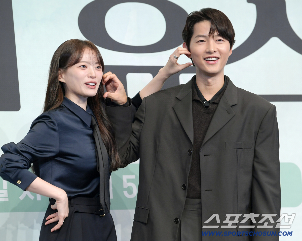 <b>박나래</b> "<b>송중기</b>·<b>천우희</b> 20대 초중반 같아"…얼마나 어려보이길래 ('나래...