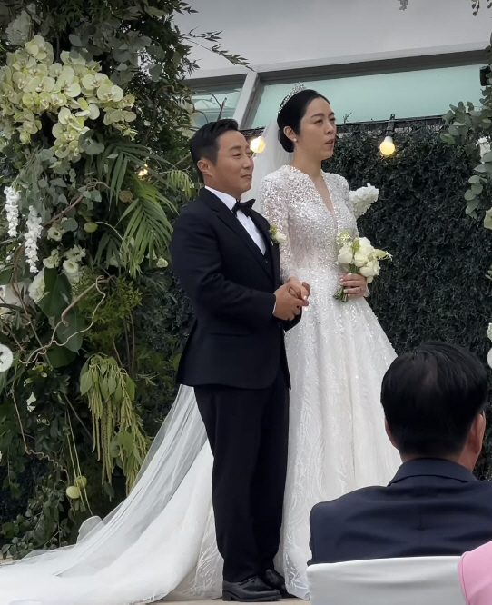 <b>최여진</b> "이런 <b>결혼식</b> 처음"…<b>김병만</b> 재혼식 현장에 눈물+감동