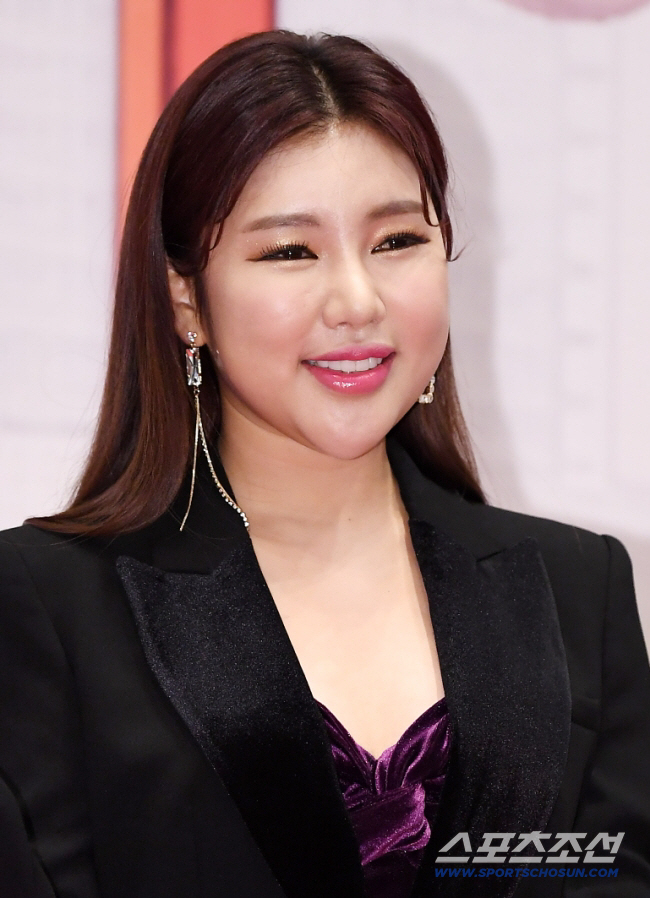 <b>송가인</b>, 응급실行→“완전히 <b>회복</b>”..母 “딸 아프지 마” 걱정