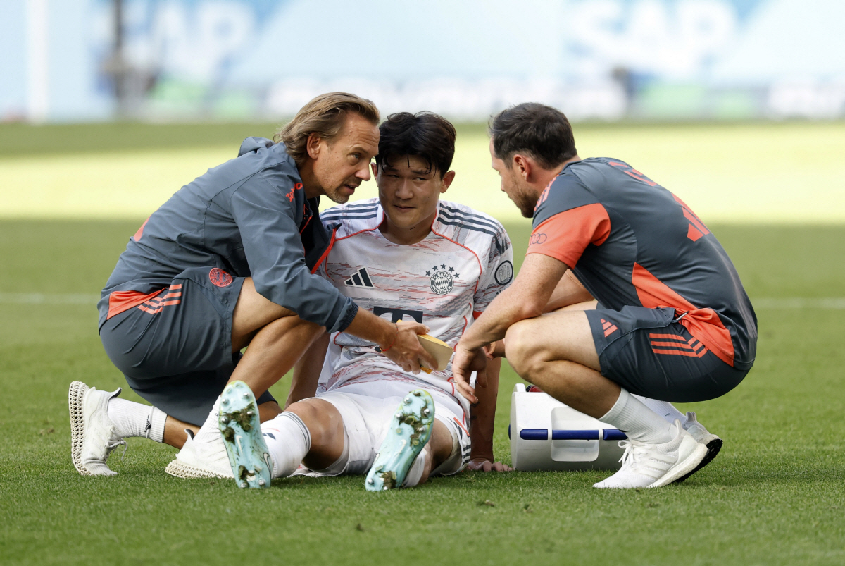 휴~ 다행이다! '발+종아리+어깨 <b>부상</b>' <b>김민재</b>, 프랑크푸르트전 <b>결장</b>...대...